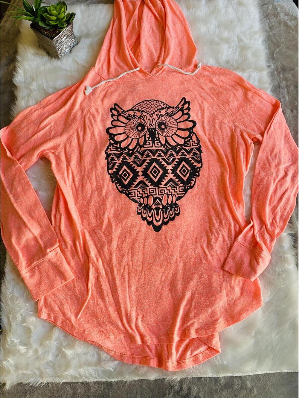 No Boundaries Lightweight Peach Hoodie with Black Geometric Owl Design Large